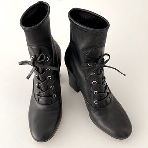 Like new! Gianvito Rossi Black Leather Laced Ankle Boots